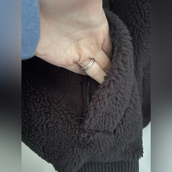 Alo Yoga Sherpa Varsity Jacket - Women's in Black Size Small - Picture 8 of 12